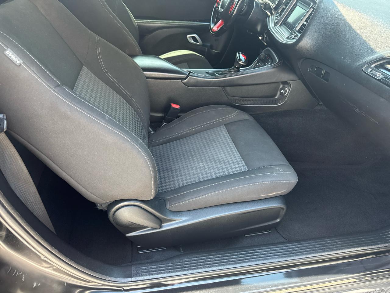 Dodge Challenger SXT RWD 2021