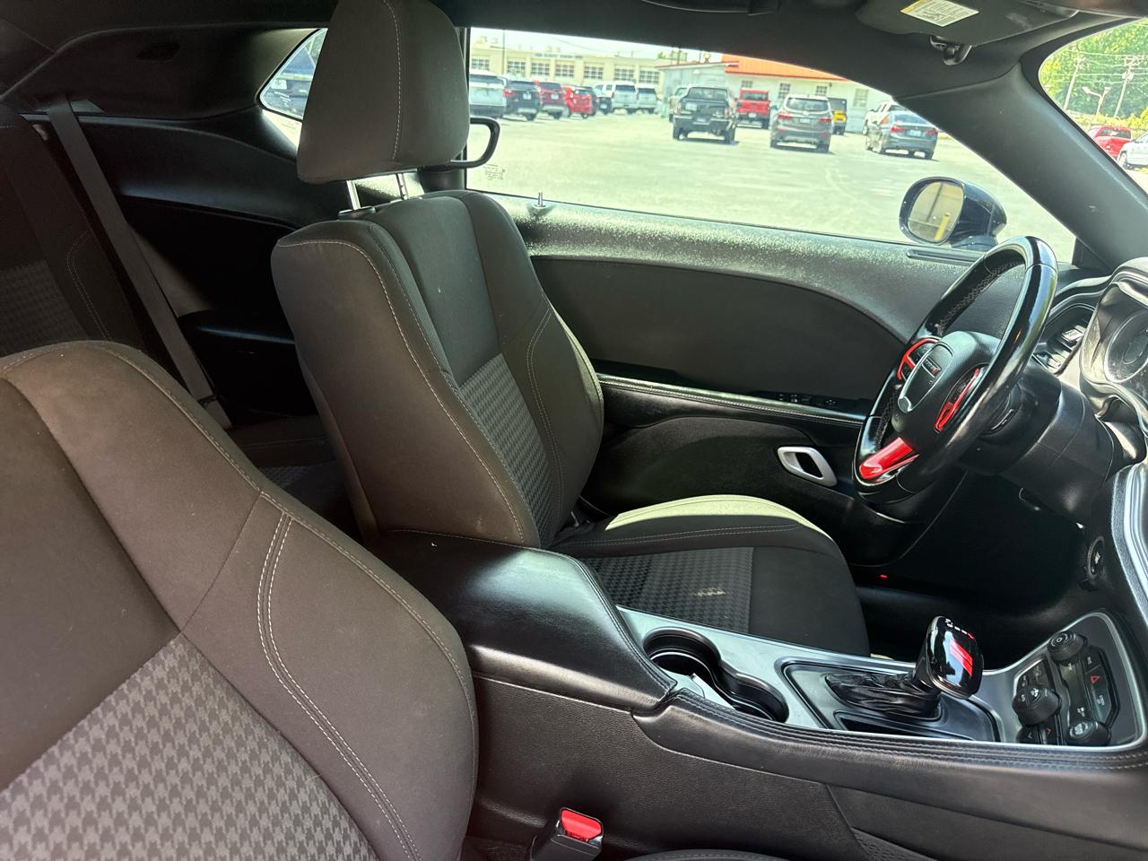 Dodge Challenger SXT RWD 2021