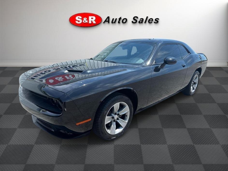 Dodge Challenger SXT RWD 2021