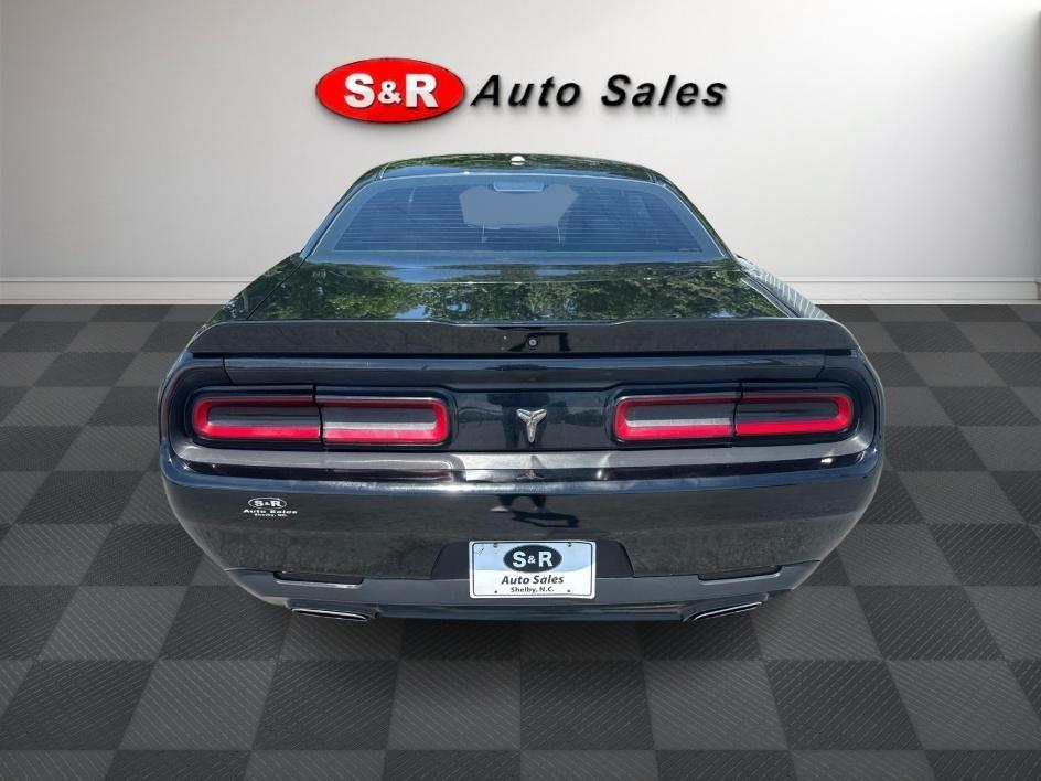 Dodge Challenger SXT RWD 2021