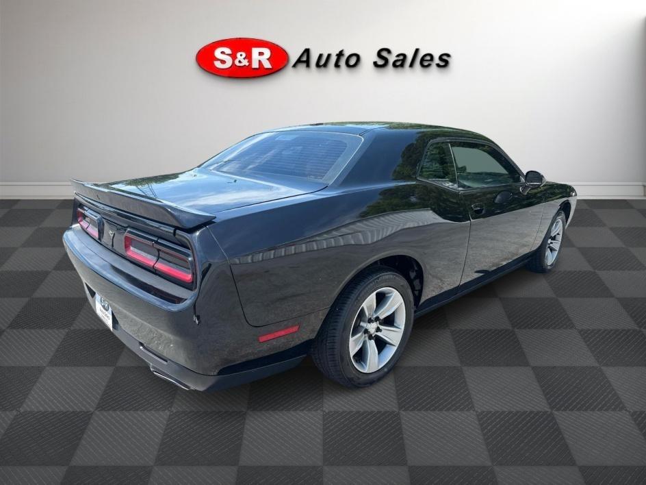 Dodge Challenger SXT RWD 2021