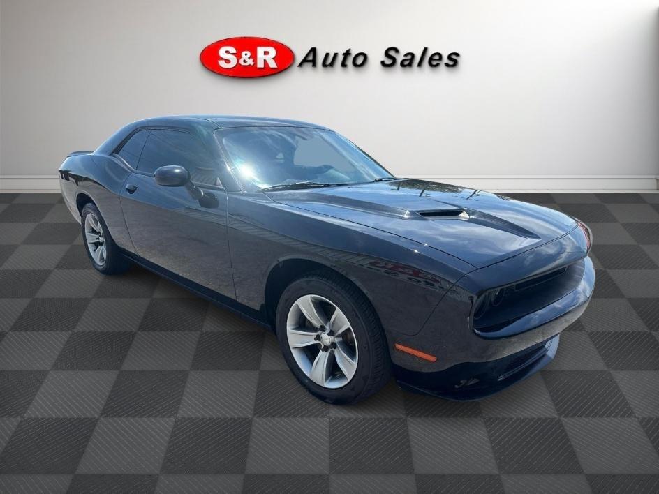 Dodge Challenger SXT RWD 2021