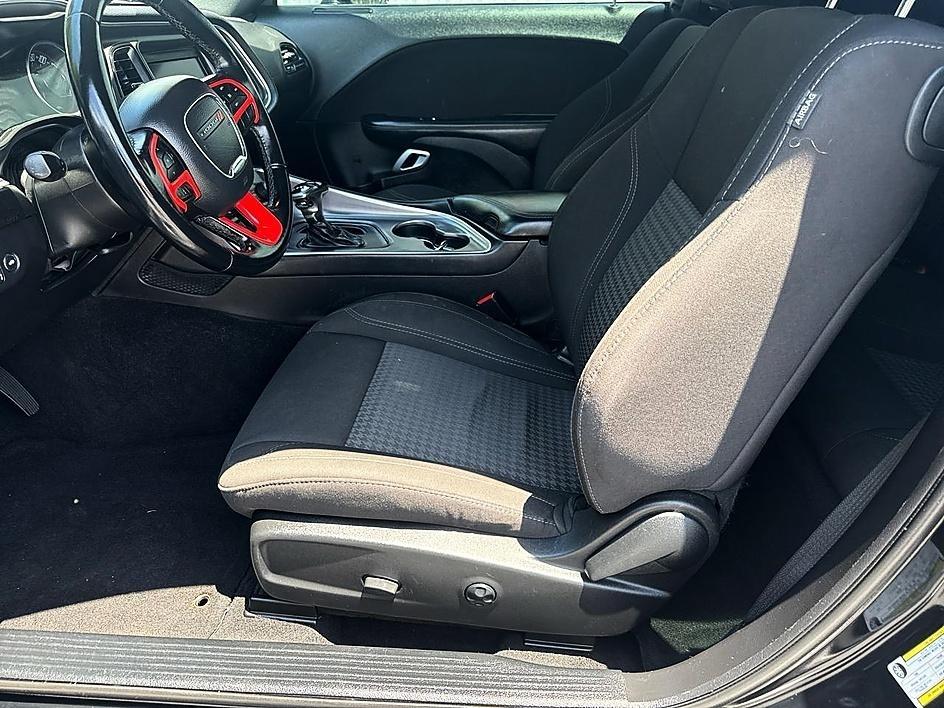 Dodge Challenger SXT RWD 2021