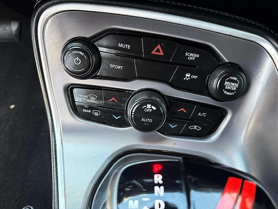 Dodge Challenger SXT RWD 2021