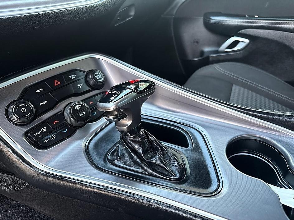 Dodge Challenger SXT RWD 2021