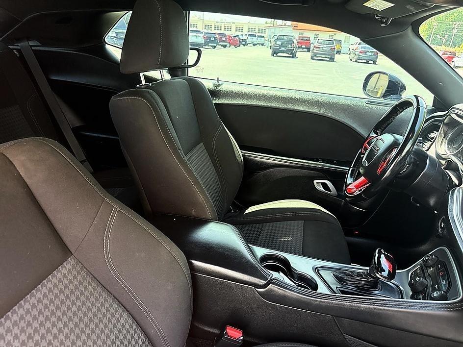 Dodge Challenger SXT RWD 2021