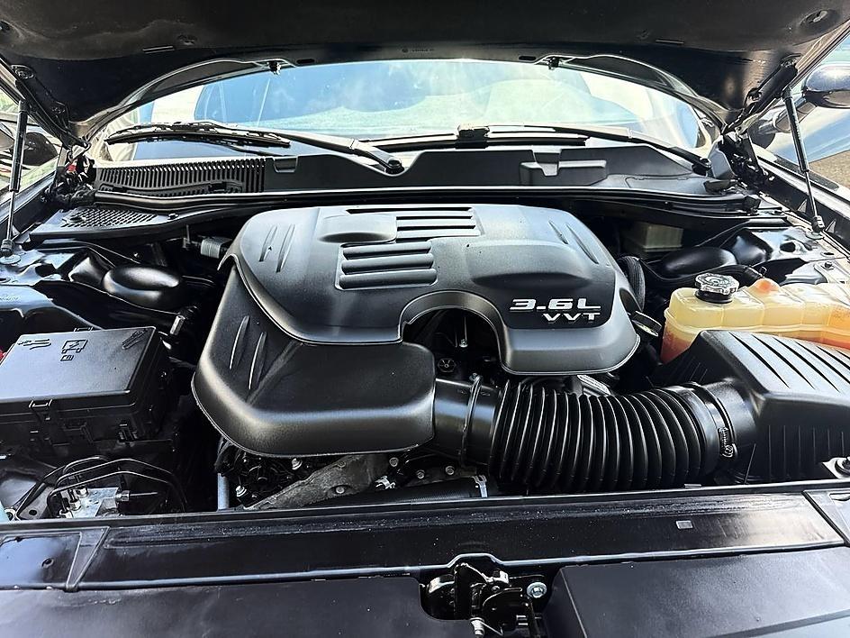 Dodge Challenger SXT RWD 2021