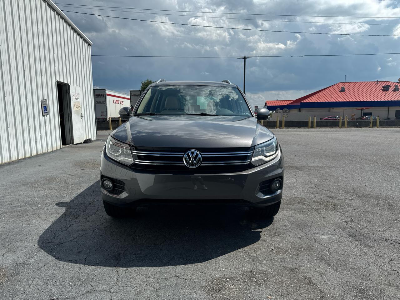 Volkswagen Tiguan 2WD 4dr Auto SE w/Sunroof & Nav 2013