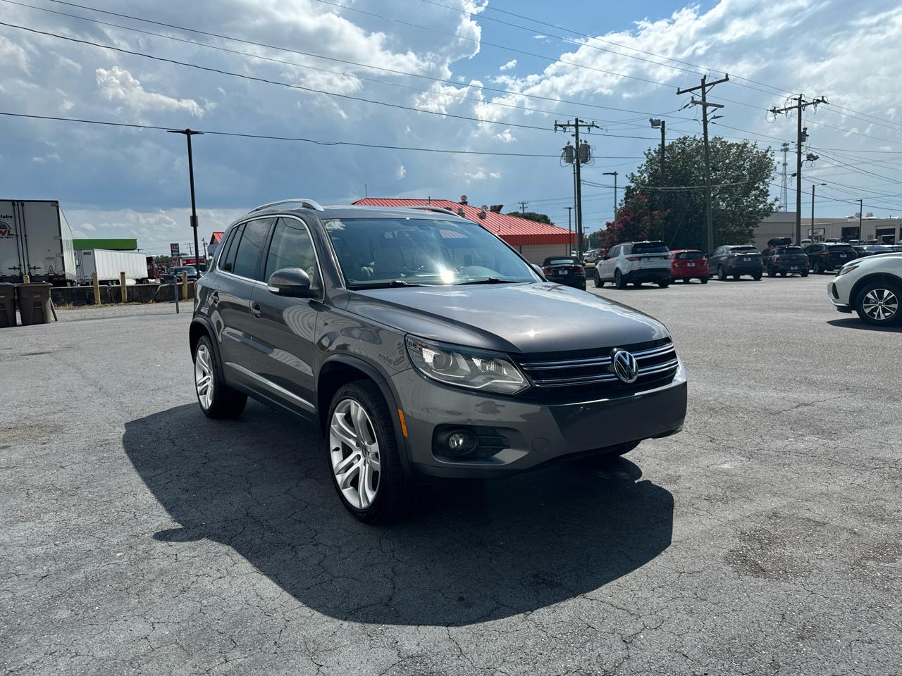 Volkswagen Tiguan 2WD 4dr Auto SE w/Sunroof & Nav 2013