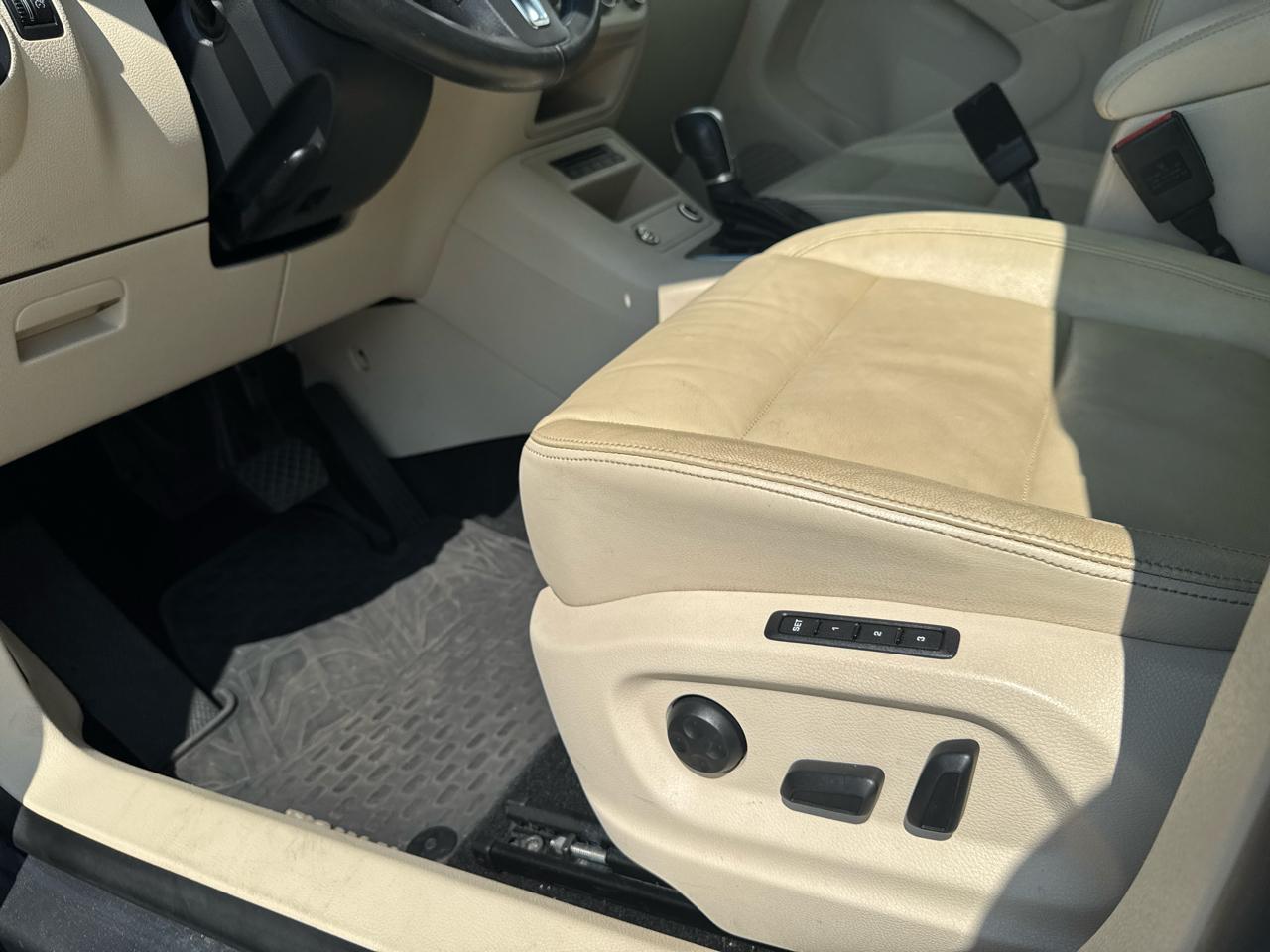 Volkswagen Tiguan 2WD 4dr Auto SE w/Sunroof & Nav 2013