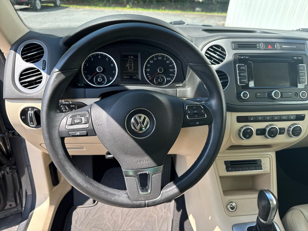 Volkswagen Tiguan 2WD 4dr Auto SE w/Sunroof & Nav 2013
