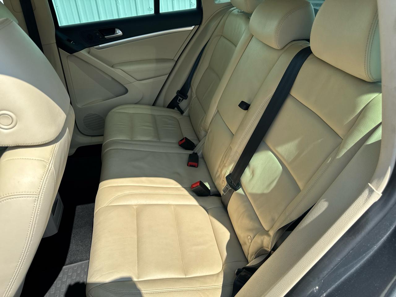 Volkswagen Tiguan 2WD 4dr Auto SE w/Sunroof & Nav 2013