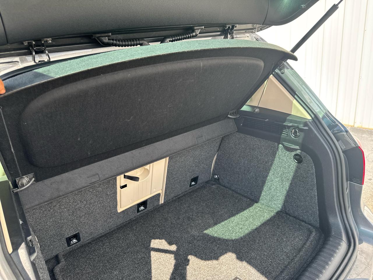 Volkswagen Tiguan 2WD 4dr Auto SE w/Sunroof & Nav 2013