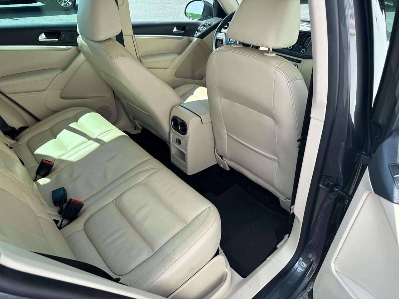 Volkswagen Tiguan 2WD 4dr Auto SE w/Sunroof & Nav 2013