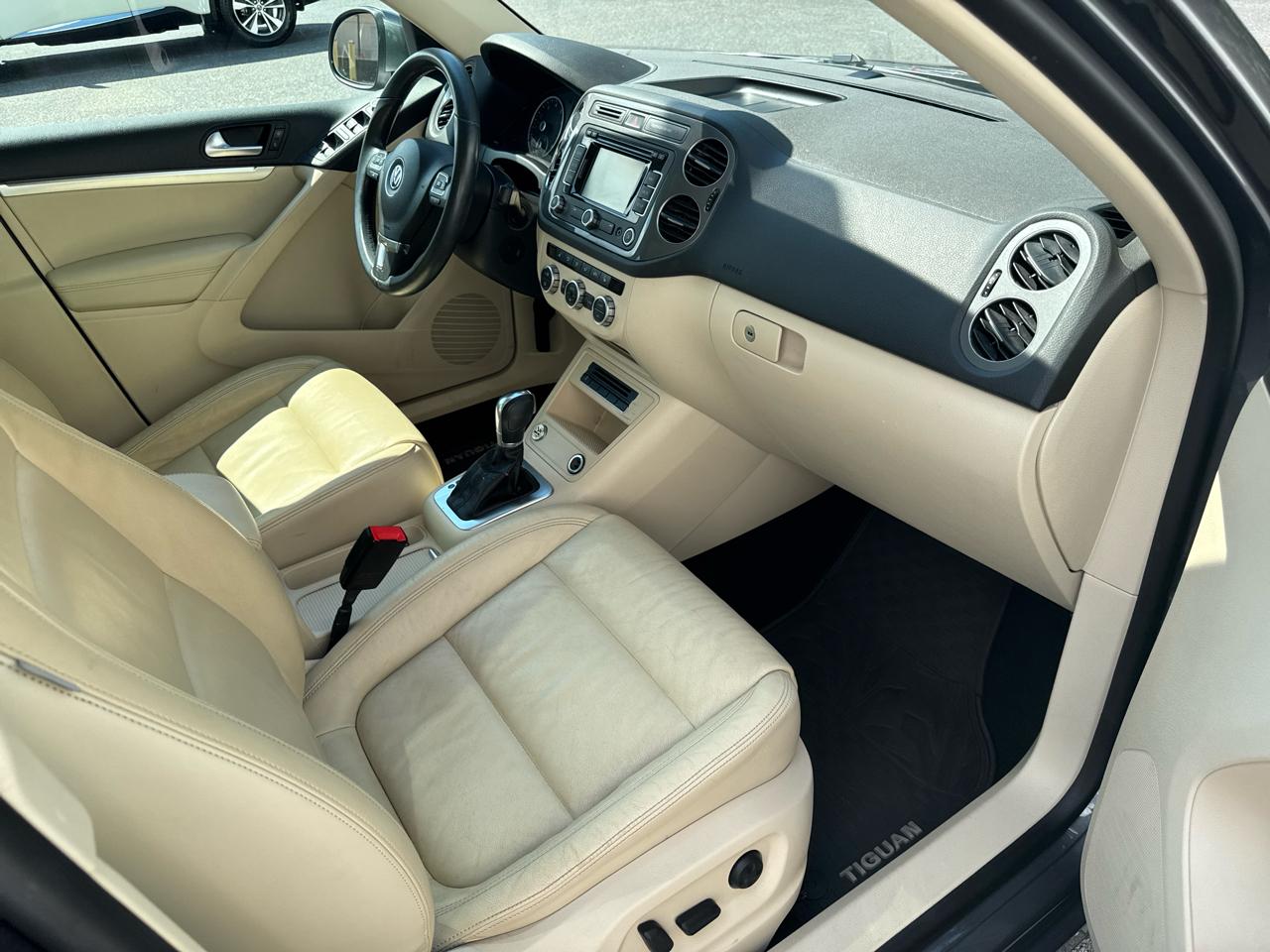 Volkswagen Tiguan 2WD 4dr Auto SE w/Sunroof & Nav 2013