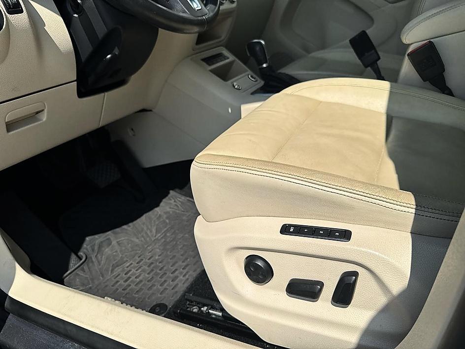 Volkswagen Tiguan 2WD 4dr Auto SE w/Sunroof & Nav 2013
