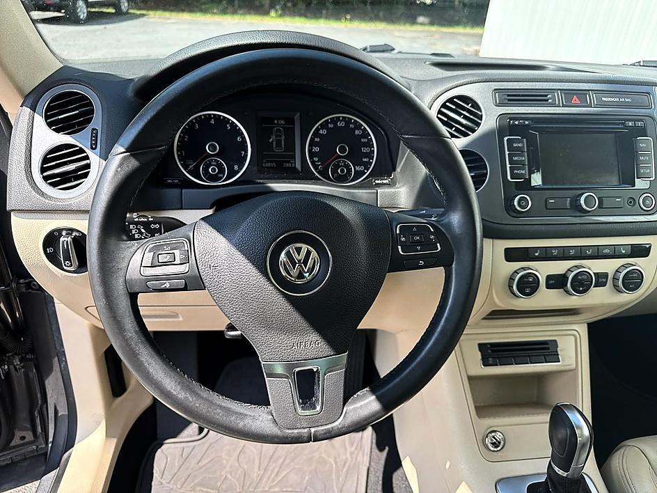 Volkswagen Tiguan 2WD 4dr Auto SE w/Sunroof & Nav 2013