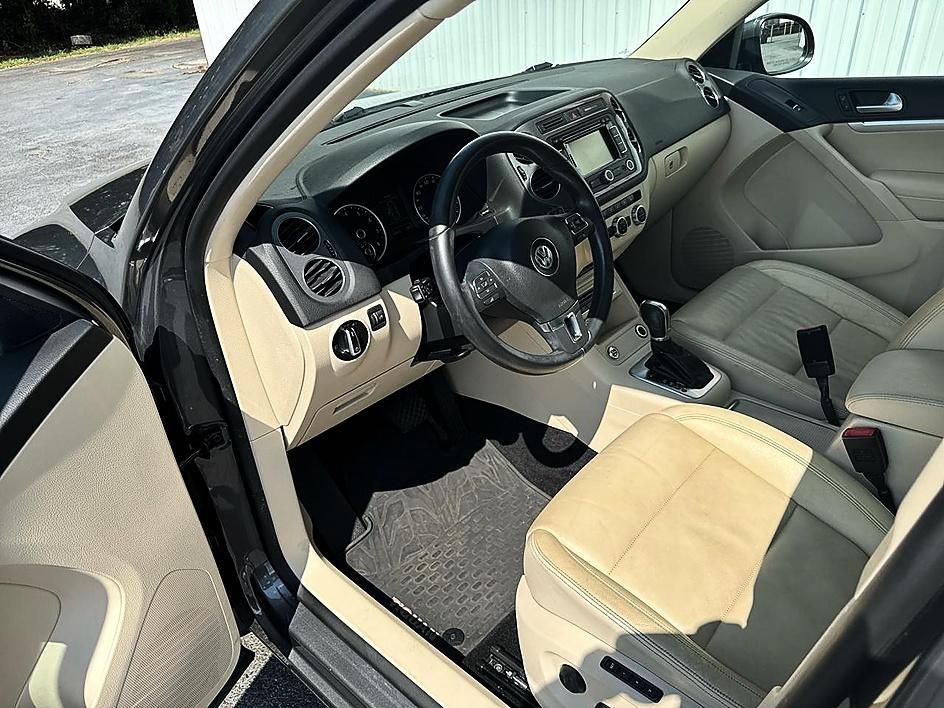 Volkswagen Tiguan 2WD 4dr Auto SE w/Sunroof & Nav 2013