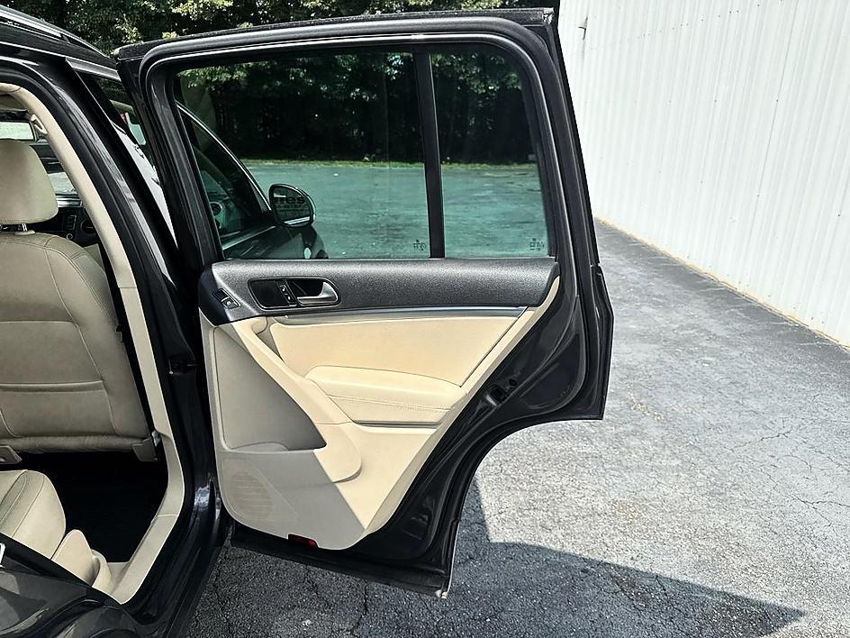 Volkswagen Tiguan 2WD 4dr Auto SE w/Sunroof & Nav 2013