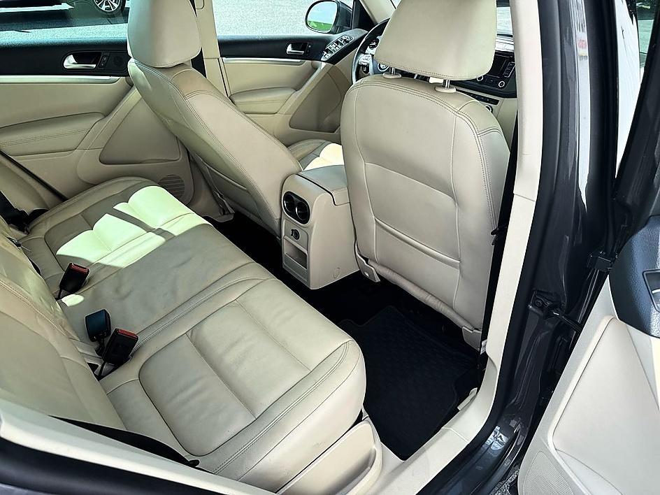 Volkswagen Tiguan 2WD 4dr Auto SE w/Sunroof & Nav 2013