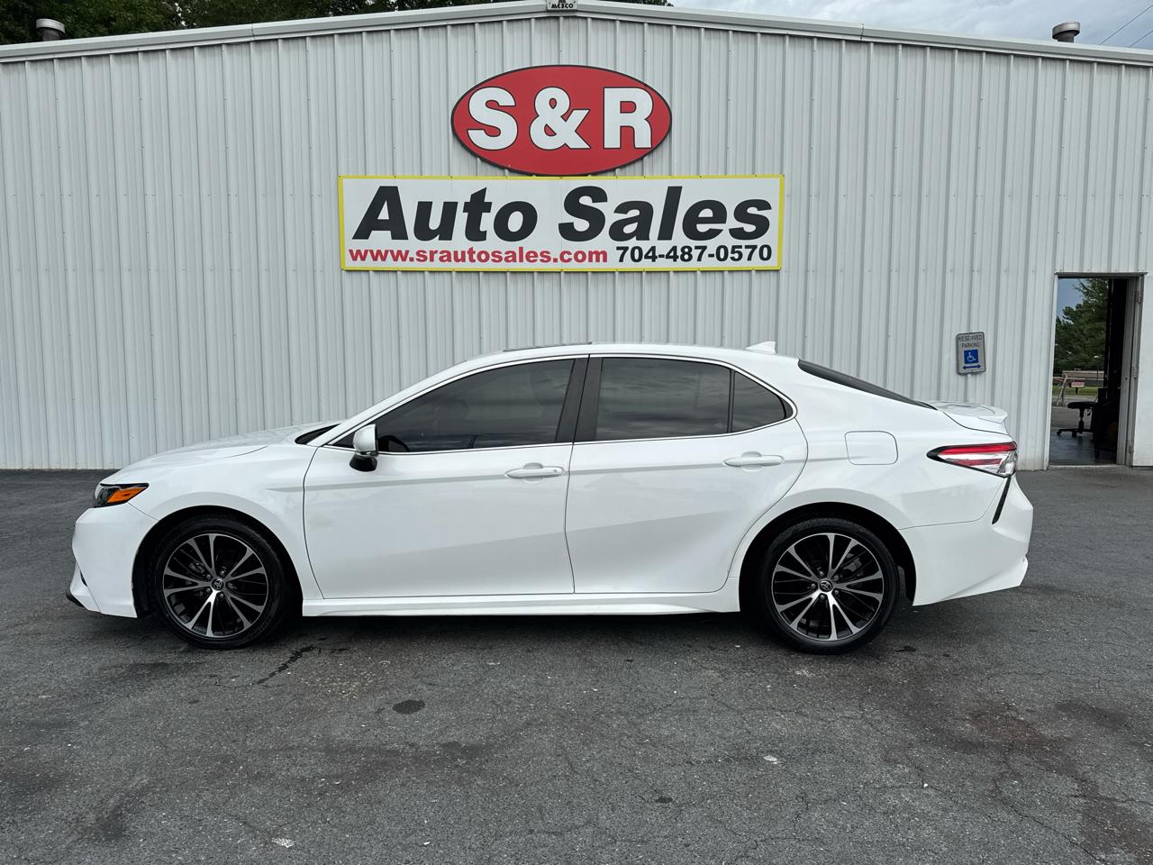 Toyota Camry SE Auto (Natl) 2020