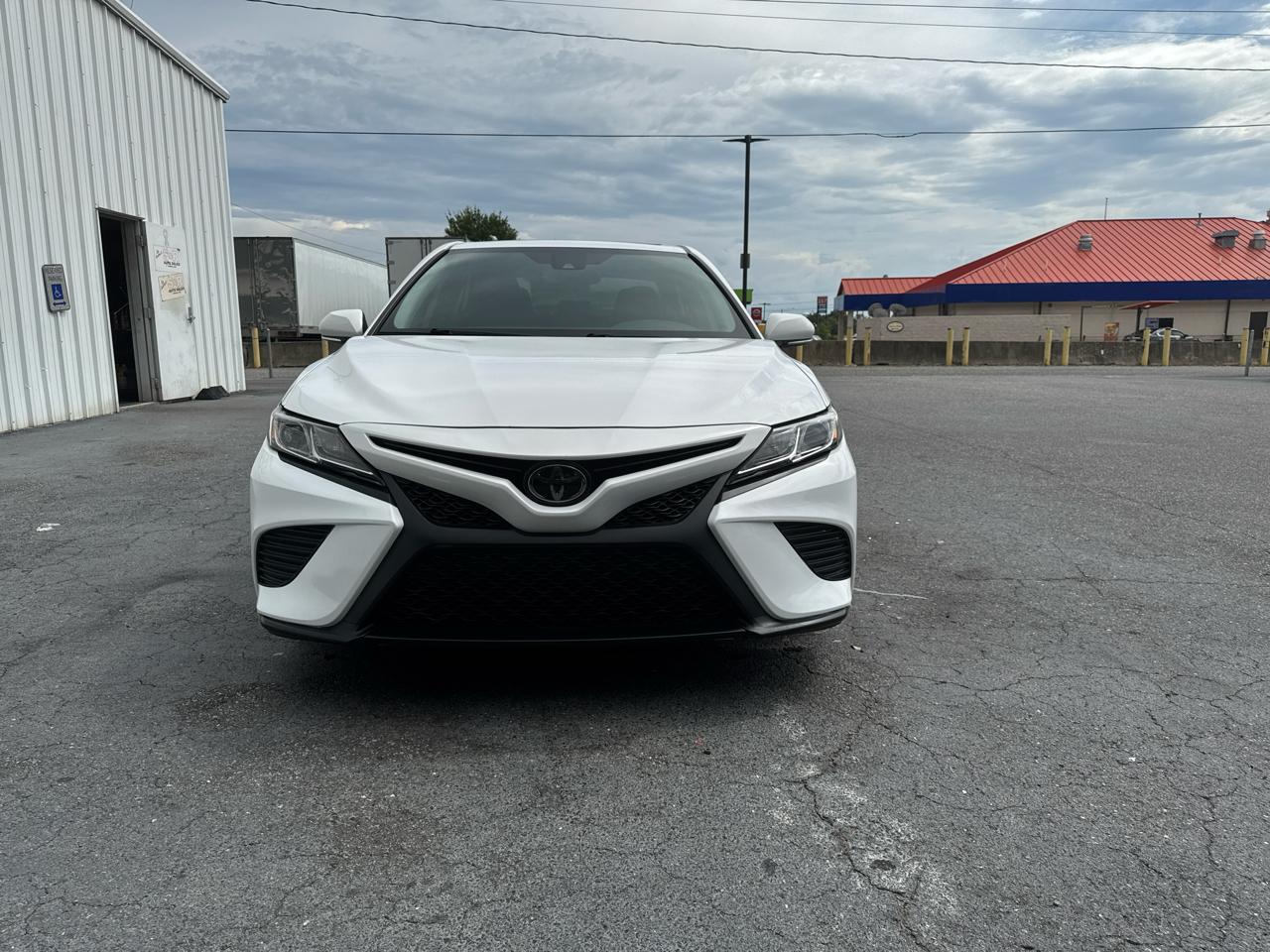 Toyota Camry SE Auto (Natl) 2020