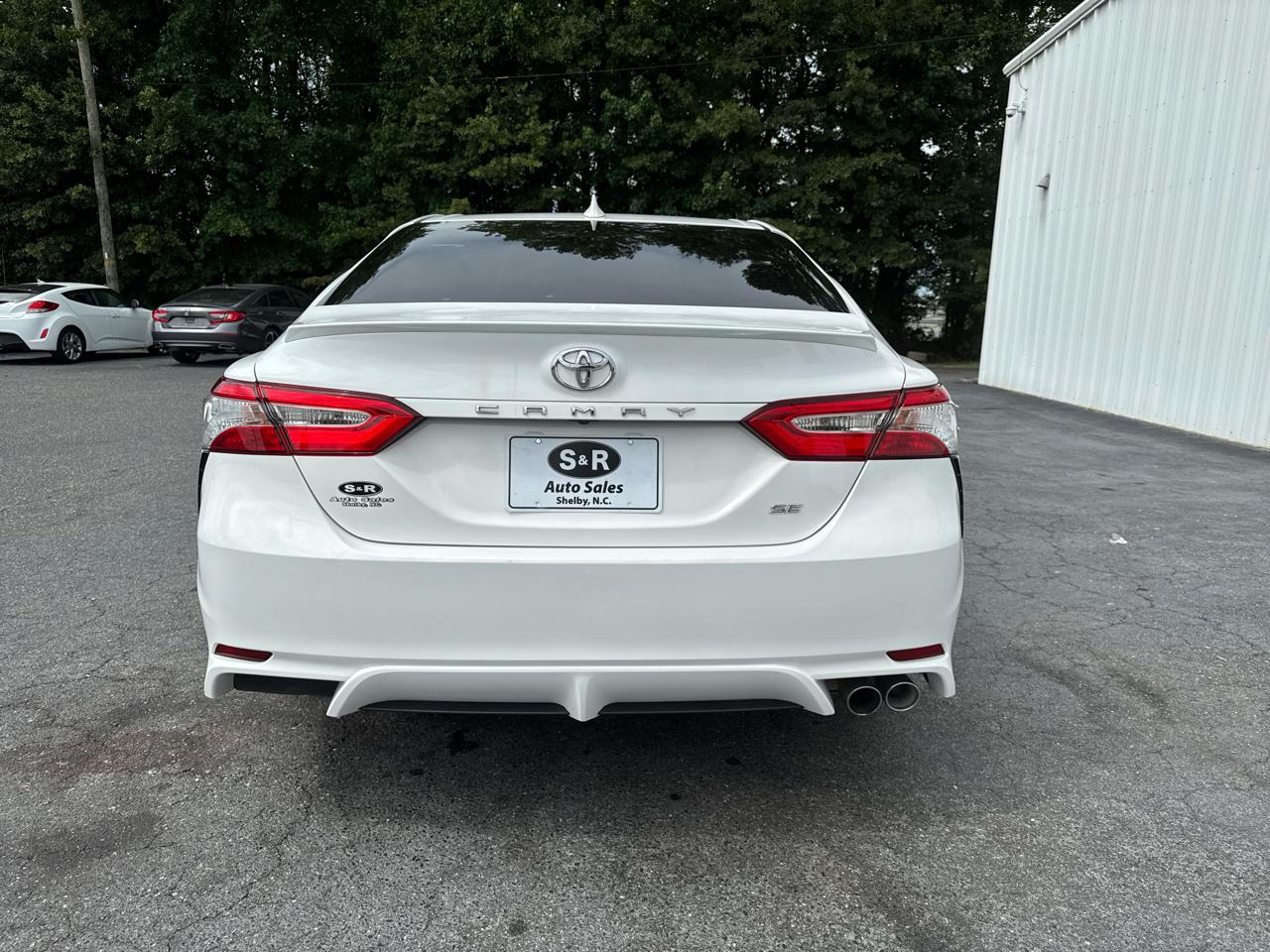 Toyota Camry SE Auto (Natl) 2020