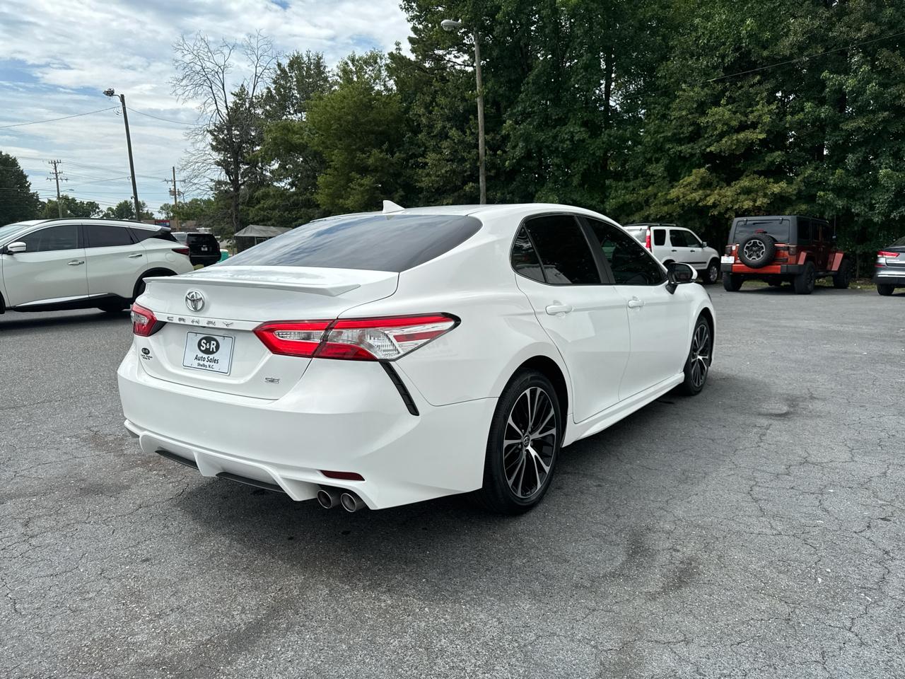 Toyota Camry SE Auto (Natl) 2020