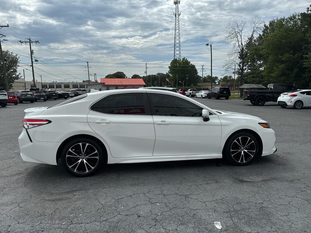 Toyota Camry SE Auto (Natl) 2020