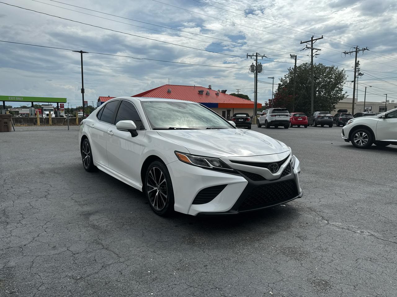 Toyota Camry SE Auto (Natl) 2020