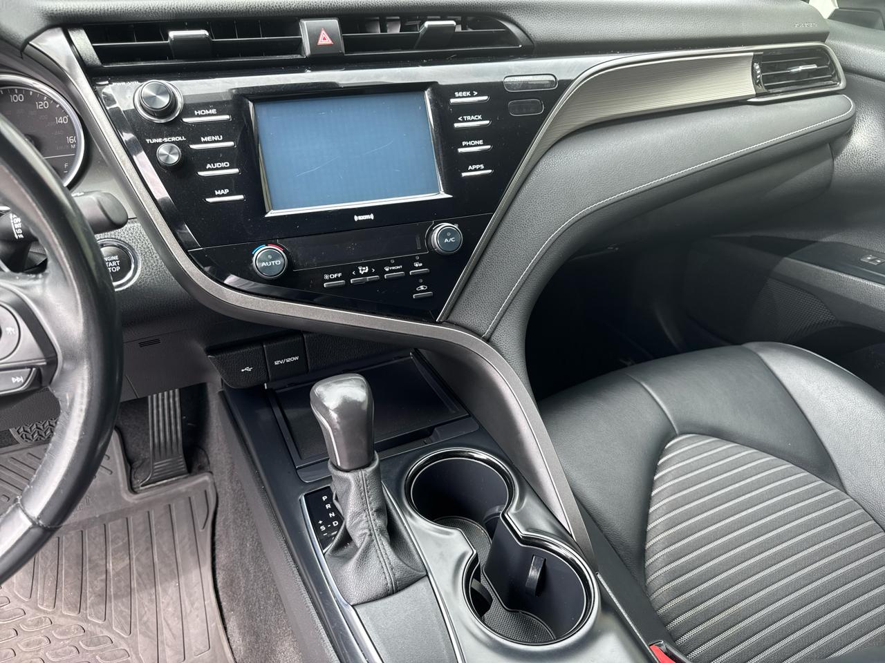 Toyota Camry SE Auto (Natl) 2020