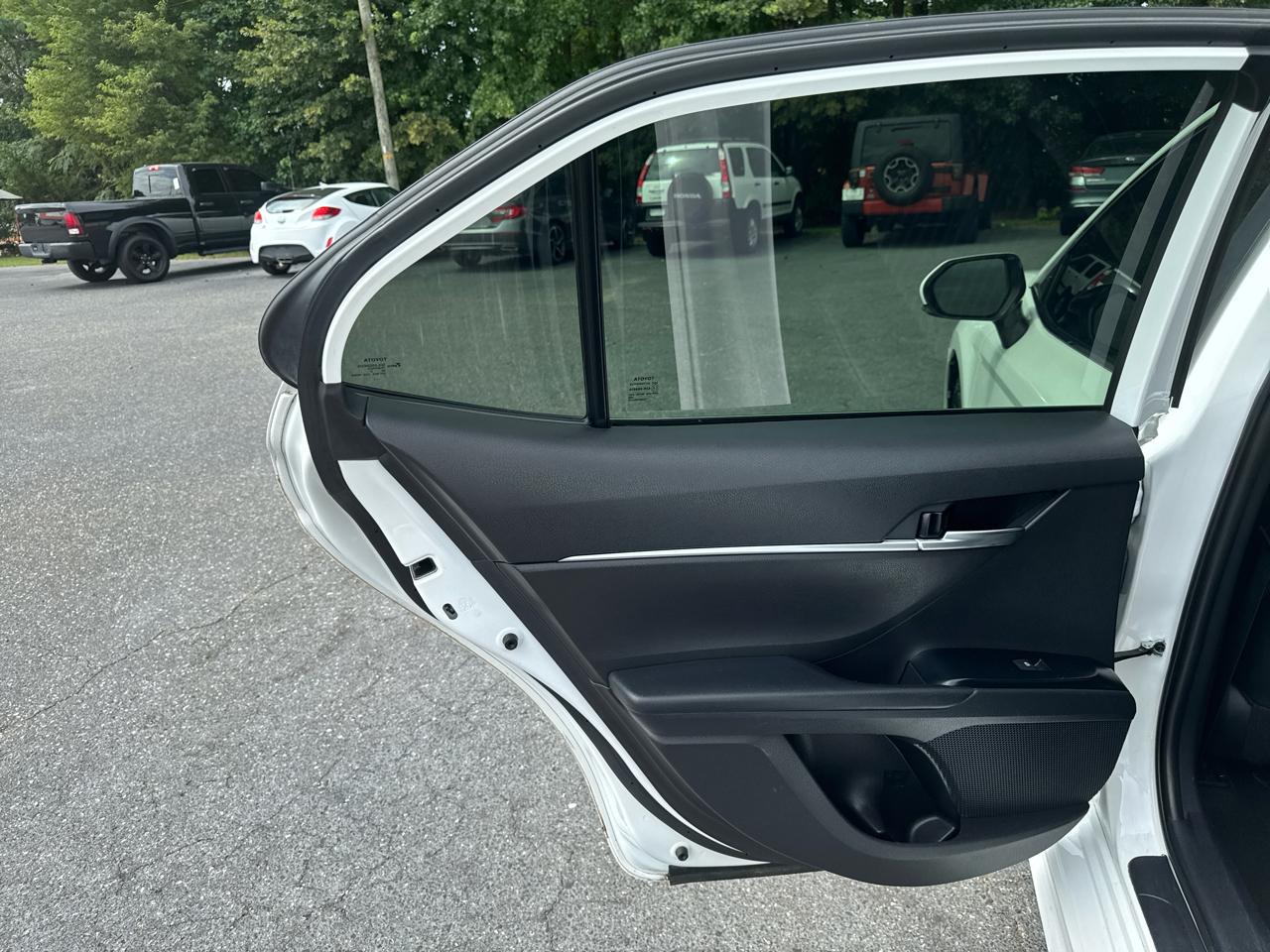 Toyota Camry SE Auto (Natl) 2020