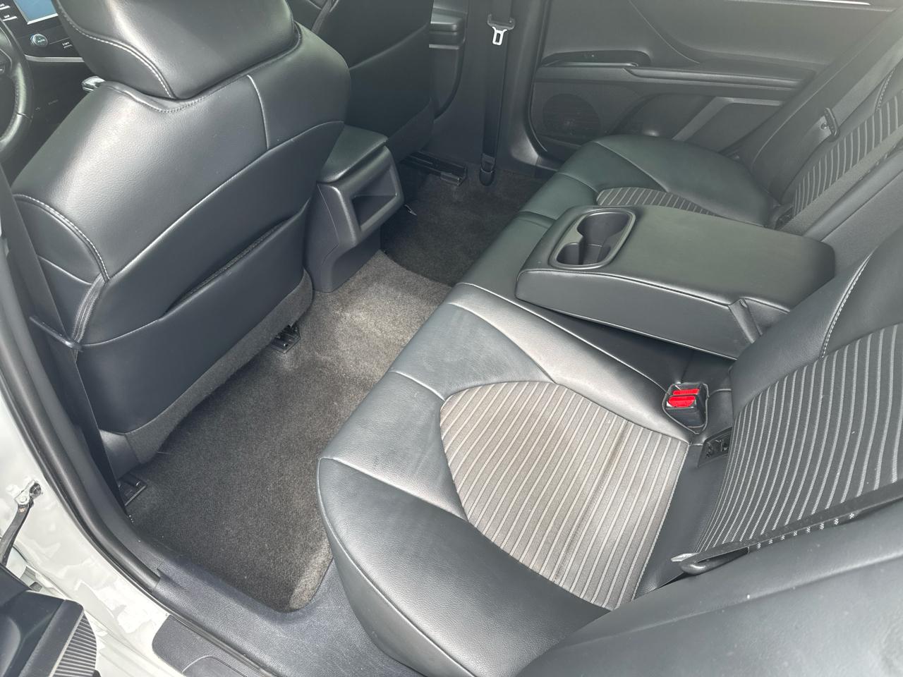 Toyota Camry SE Auto (Natl) 2020
