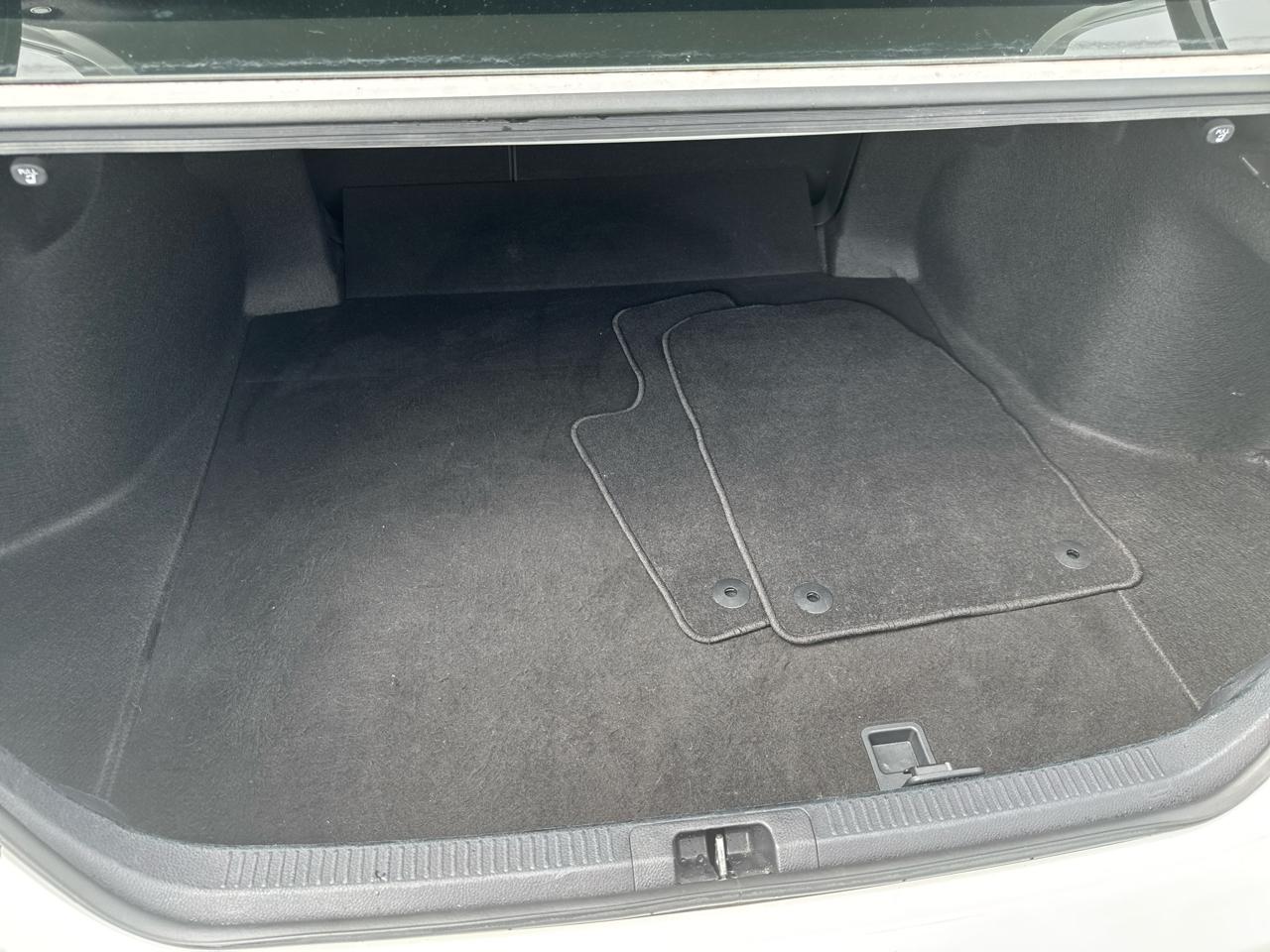 Toyota Camry SE Auto (Natl) 2020
