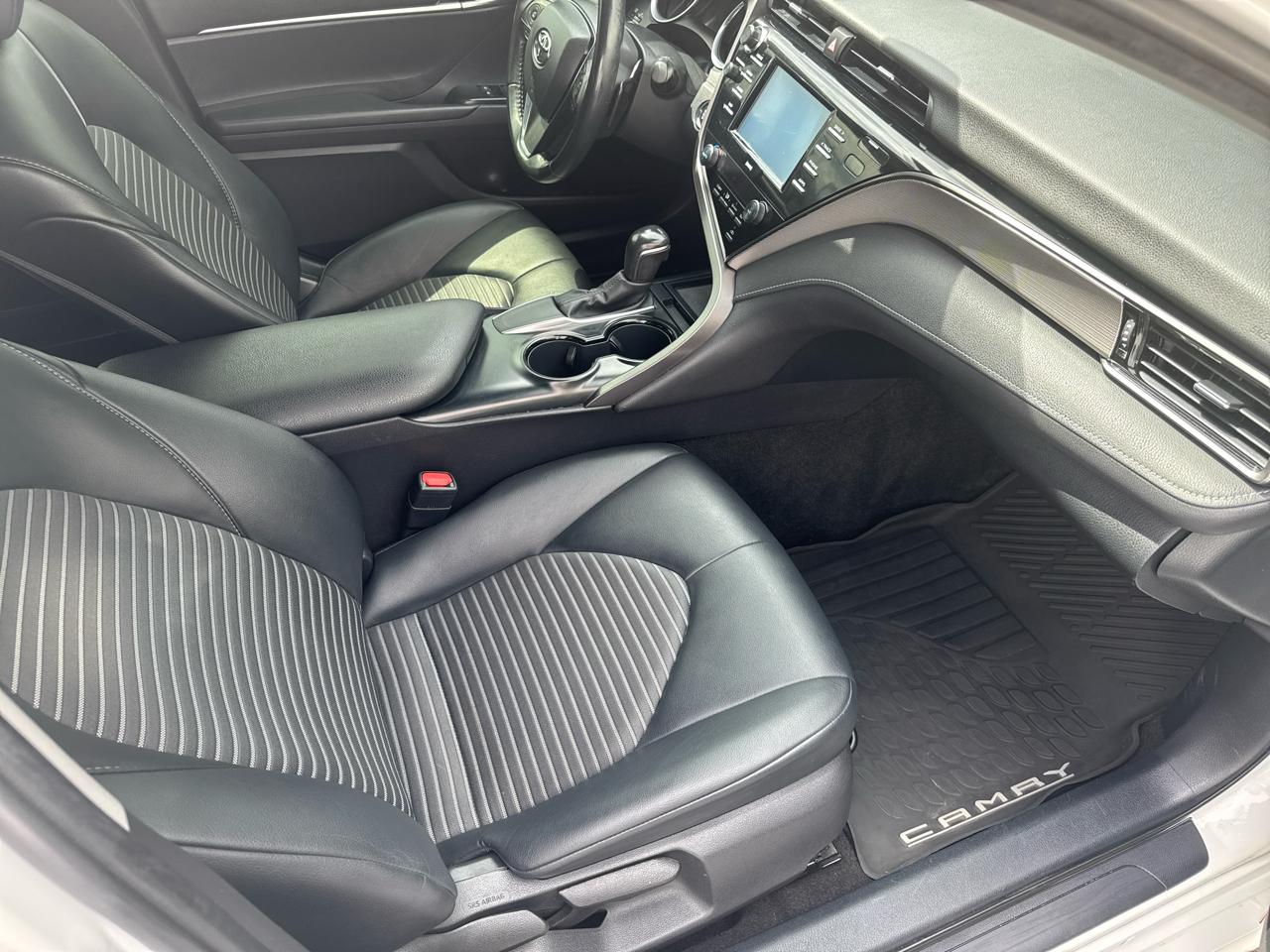 Toyota Camry SE Auto (Natl) 2020