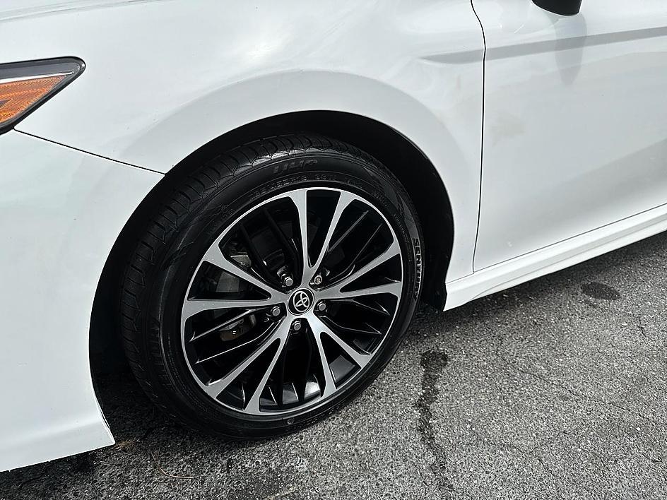 Toyota Camry SE Auto (Natl) 2020