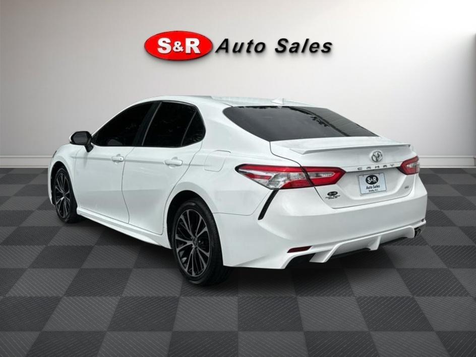Toyota Camry SE Auto (Natl) 2020