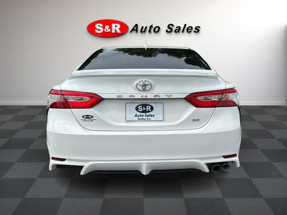 Toyota Camry SE Auto (Natl) 2020