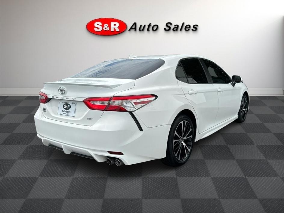 Toyota Camry SE Auto (Natl) 2020
