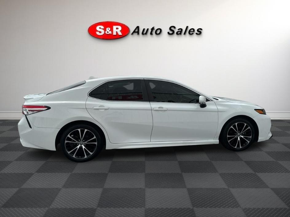 Toyota Camry SE Auto (Natl) 2020