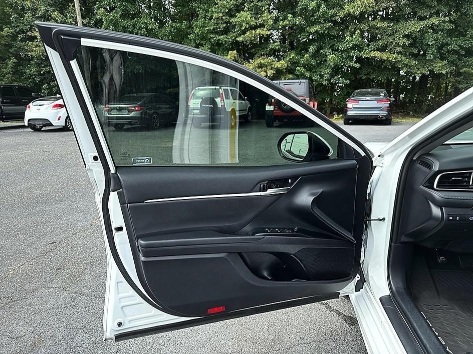 Toyota Camry SE Auto (Natl) 2020