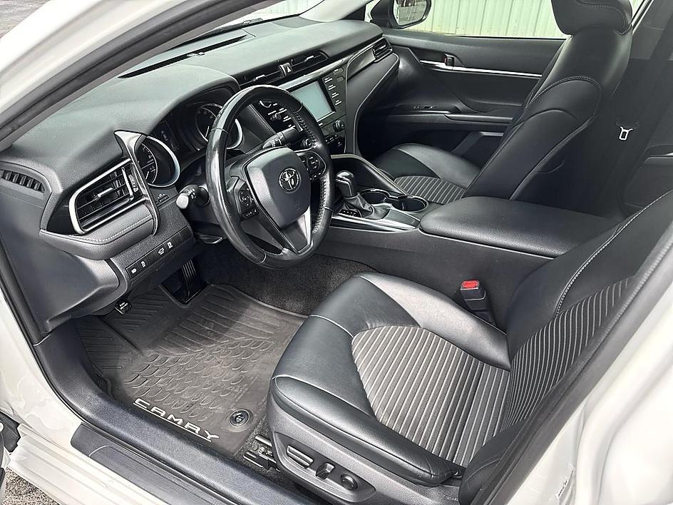 Toyota Camry SE Auto (Natl) 2020