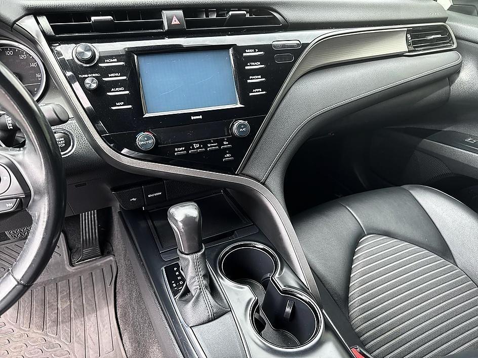 Toyota Camry SE Auto (Natl) 2020