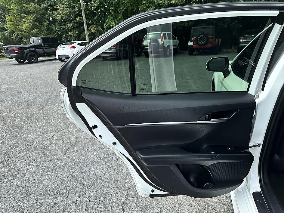 Toyota Camry SE Auto (Natl) 2020