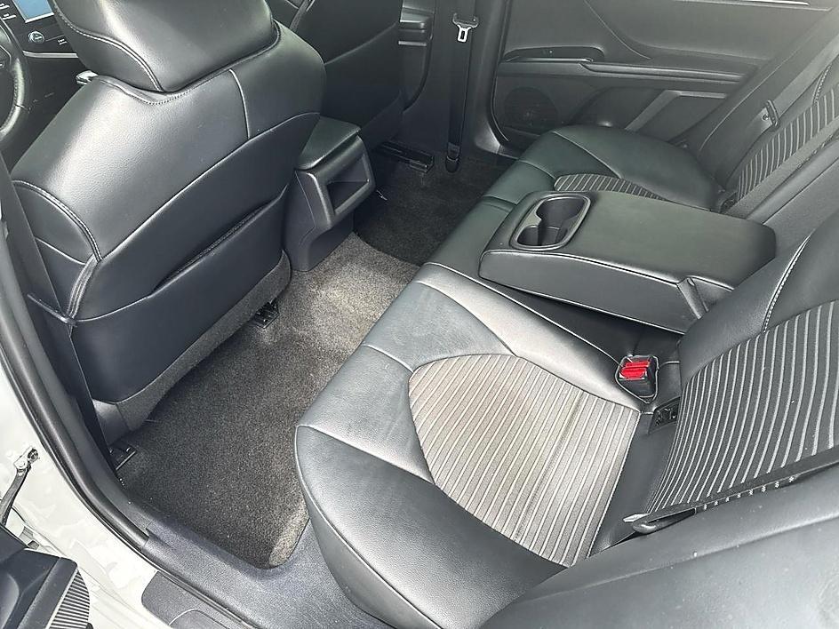 Toyota Camry SE Auto (Natl) 2020