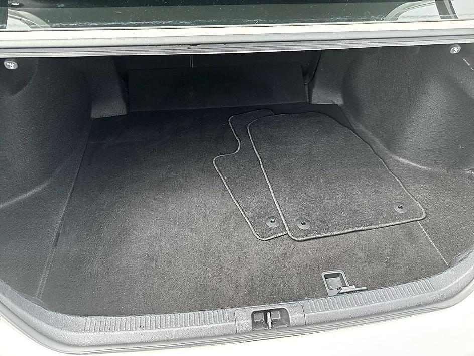 Toyota Camry SE Auto (Natl) 2020