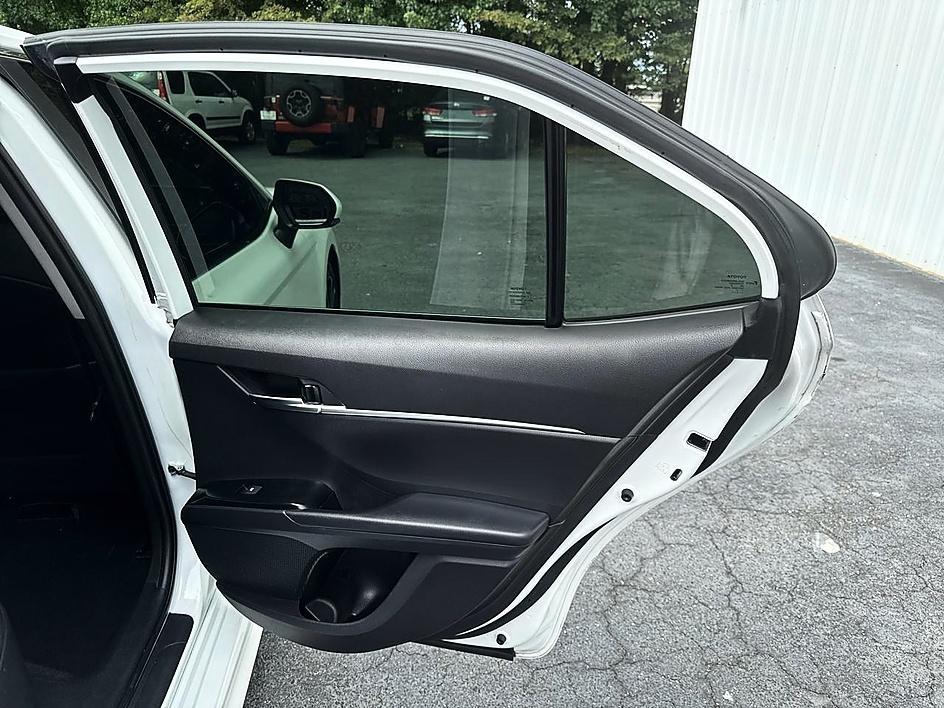 Toyota Camry SE Auto (Natl) 2020