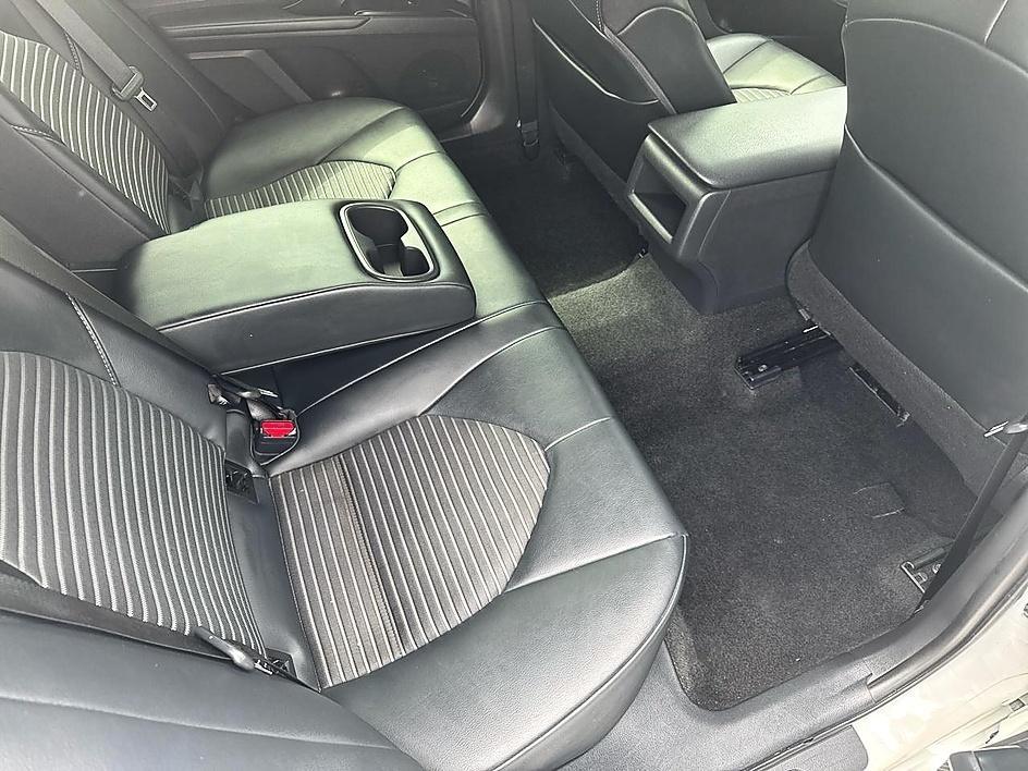 Toyota Camry SE Auto (Natl) 2020