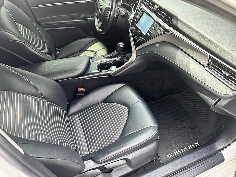 Toyota Camry SE Auto (Natl) 2020