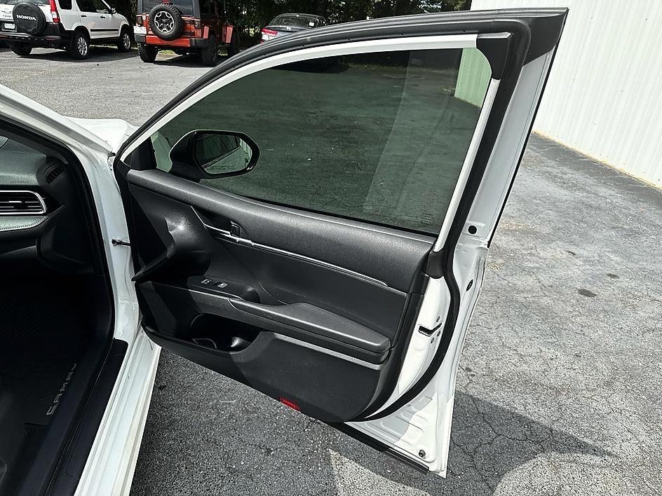 Toyota Camry SE Auto (Natl) 2020